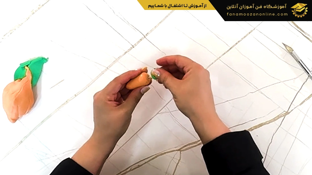 متصل کردن برگ به هویج